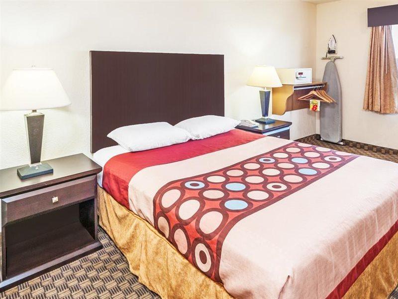 Hotel Super 8 By Wyndham Calgary/Airport Exterior foto