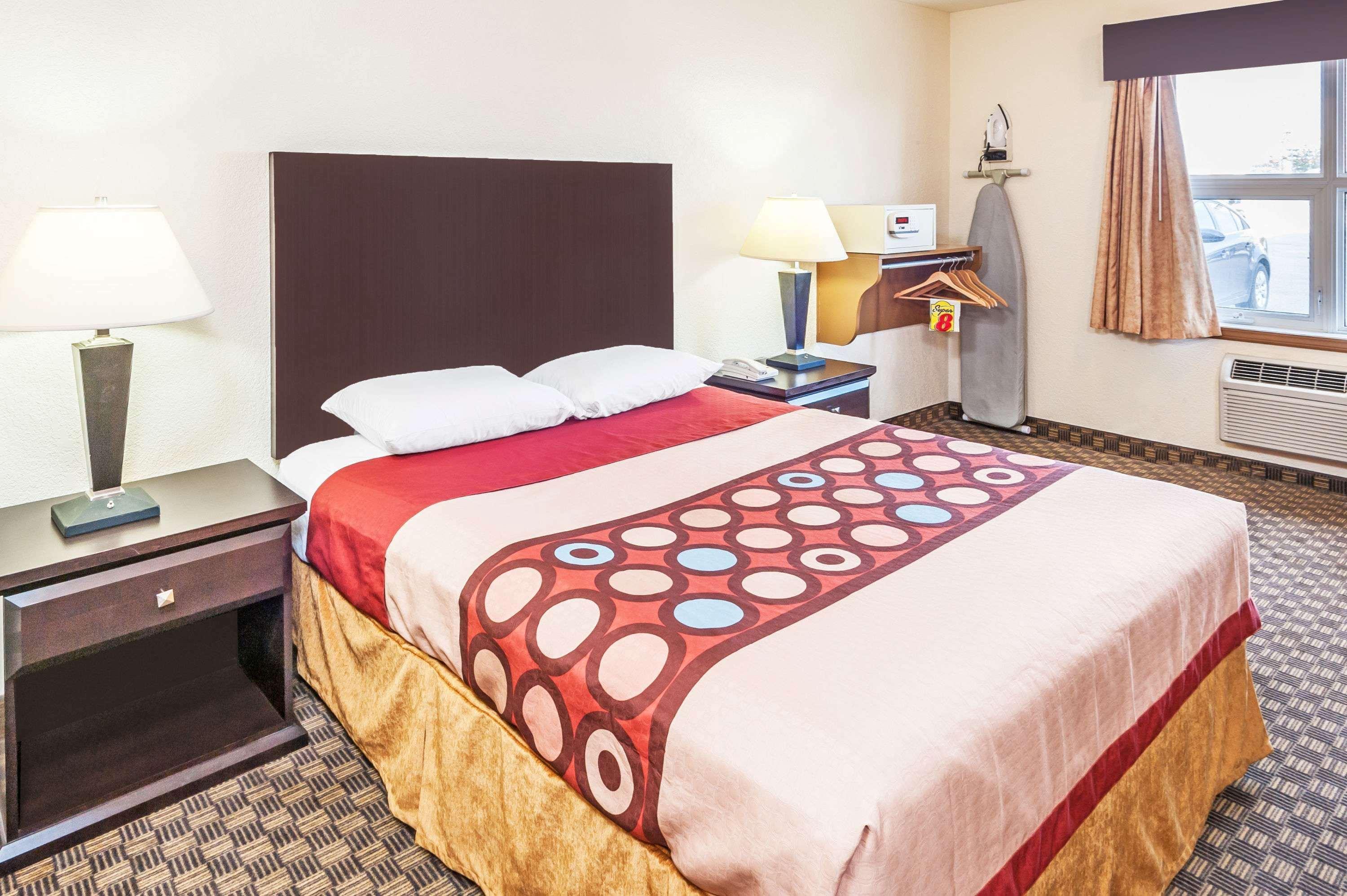 Hotel Super 8 By Wyndham Calgary/Airport Exterior foto