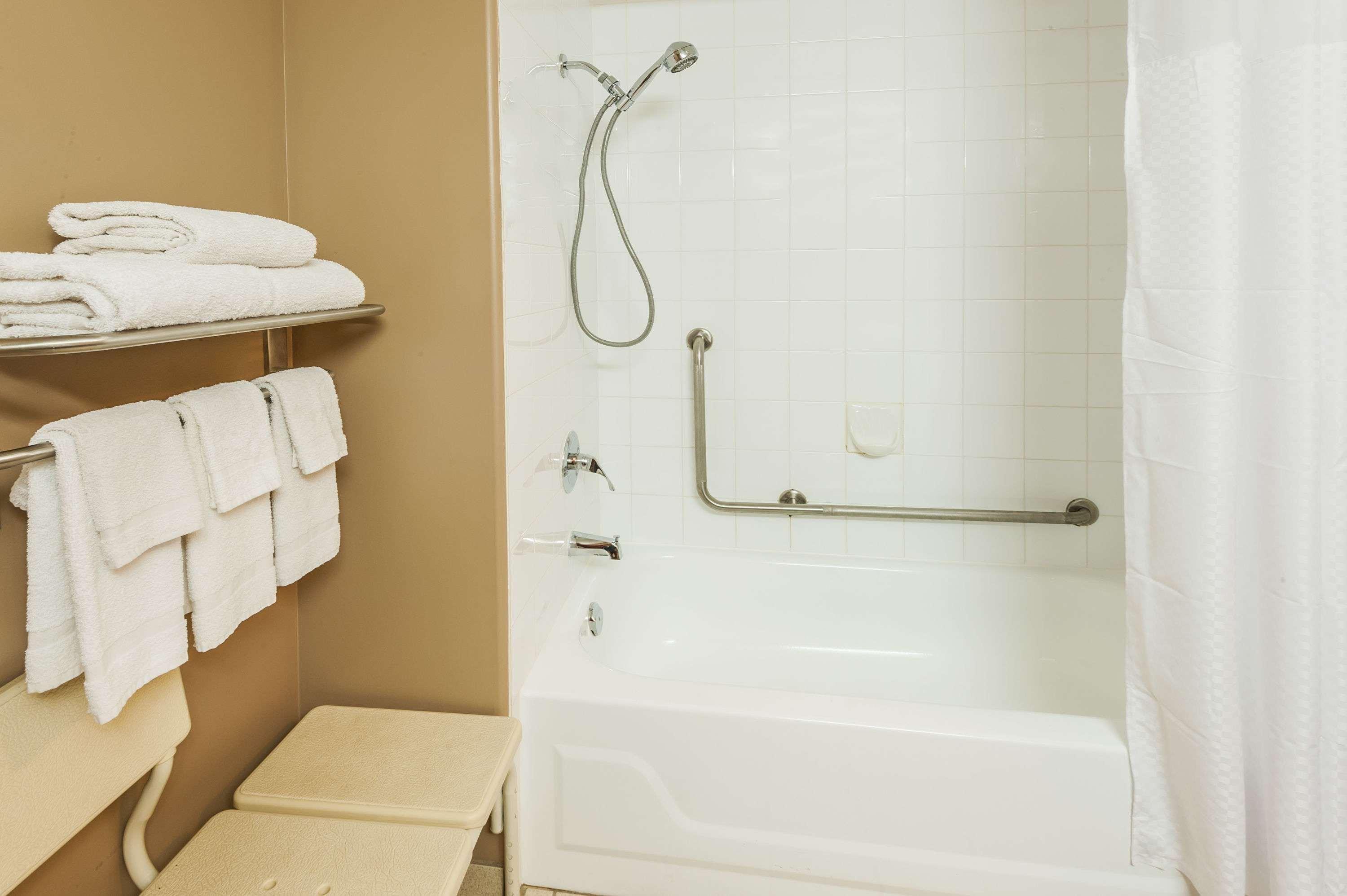 Hotel Super 8 By Wyndham Calgary/Airport Exterior foto