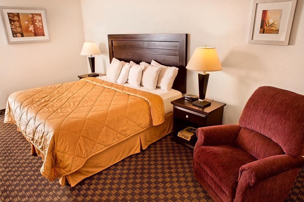 Hotel Super 8 By Wyndham Calgary/Airport Exterior foto