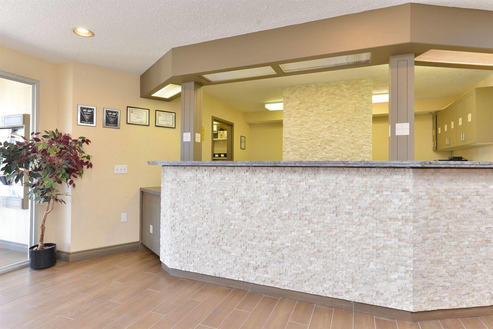 Hotel Super 8 By Wyndham Calgary/Airport Exterior foto